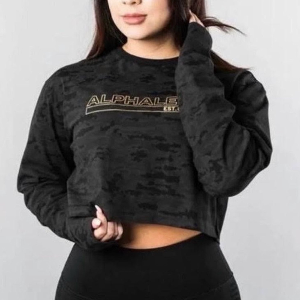 🐺 ALPHALETE CAMO LONG SLEEVE CROP TOP GOLD WRITING XS